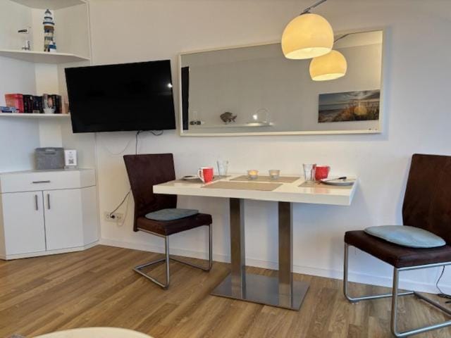 Seating area, Dining area