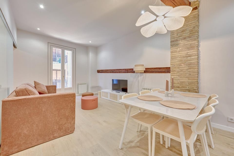 Seating area, Dining area