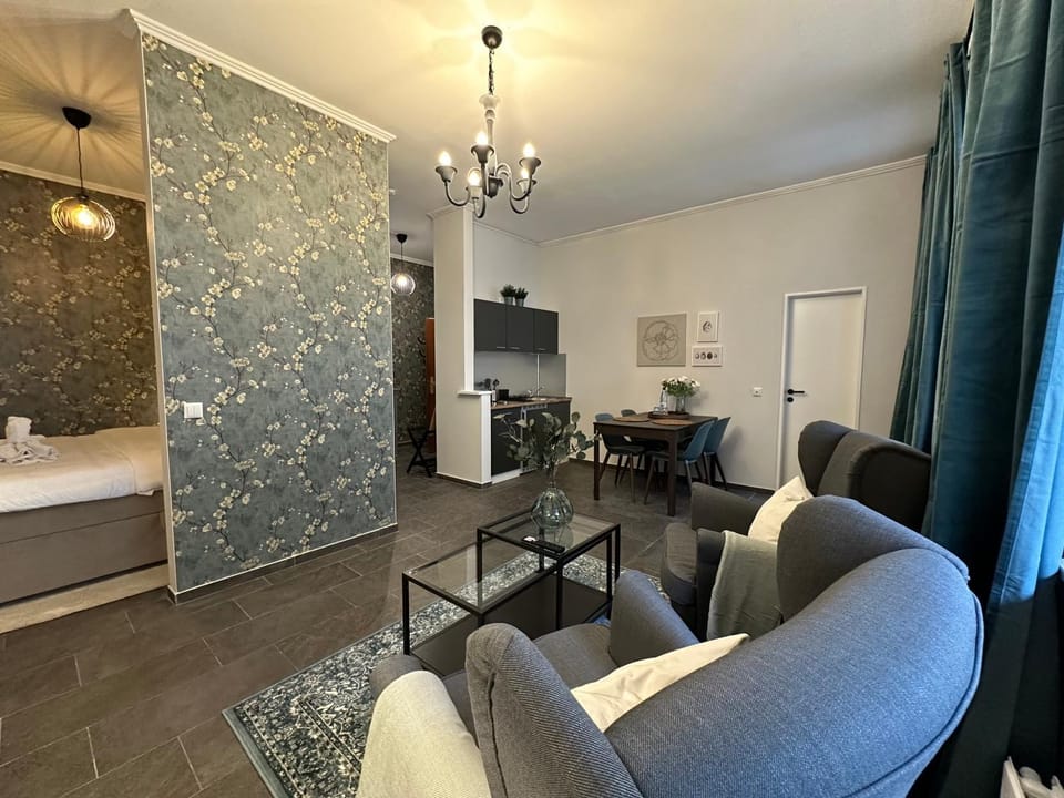 Bed, Living room, Photo of the whole room, Seating area