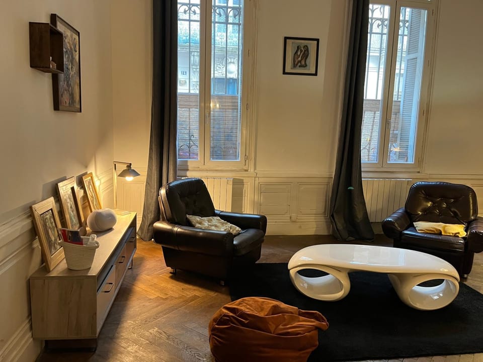 Living room, Seating area