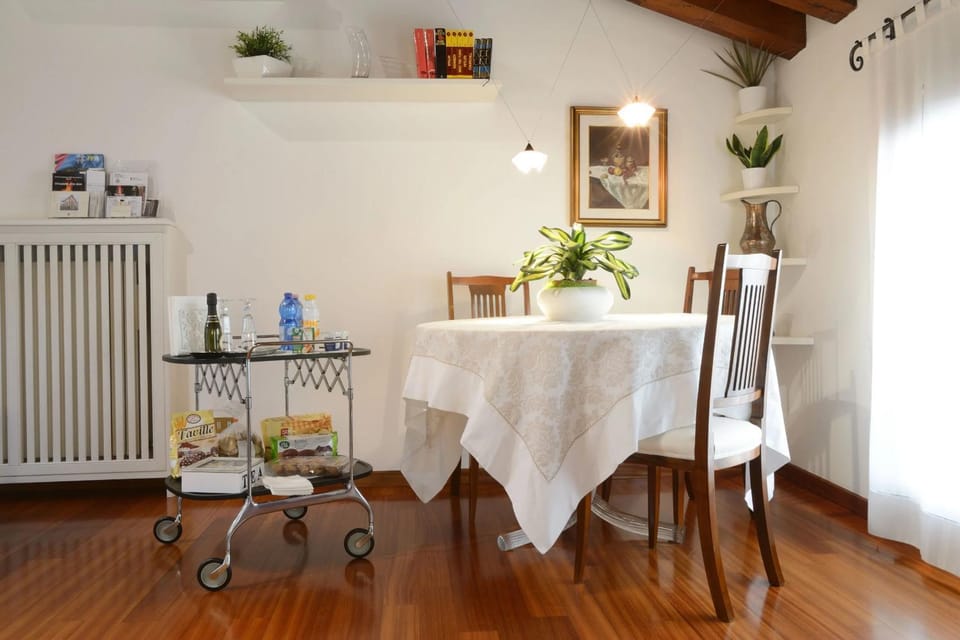 Dining area, Breakfast