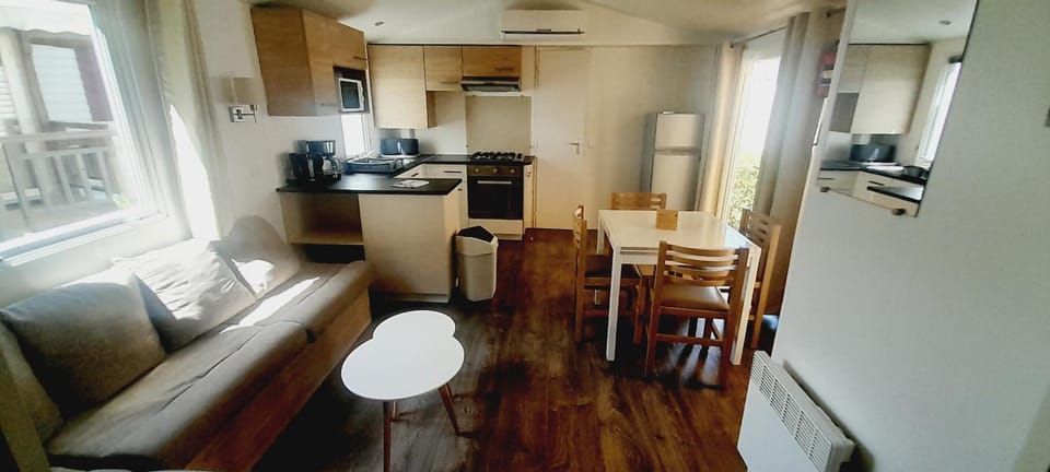 TV and multimedia, Photo of the whole room, heating, air conditioner