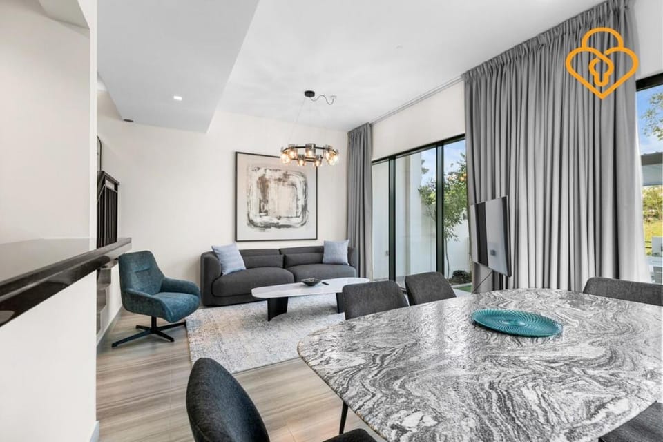 Keysplease 4BR, Nanny room, BBQ, Garden, Malibu Beach Access, Damac Hills Villa in Dubai