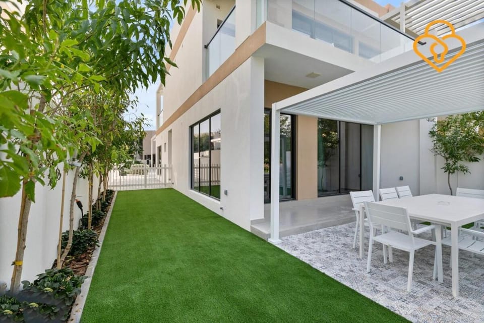 Keysplease 4BR, Nanny room, BBQ, Garden, Malibu Beach Access, Damac Hills Villa in Dubai