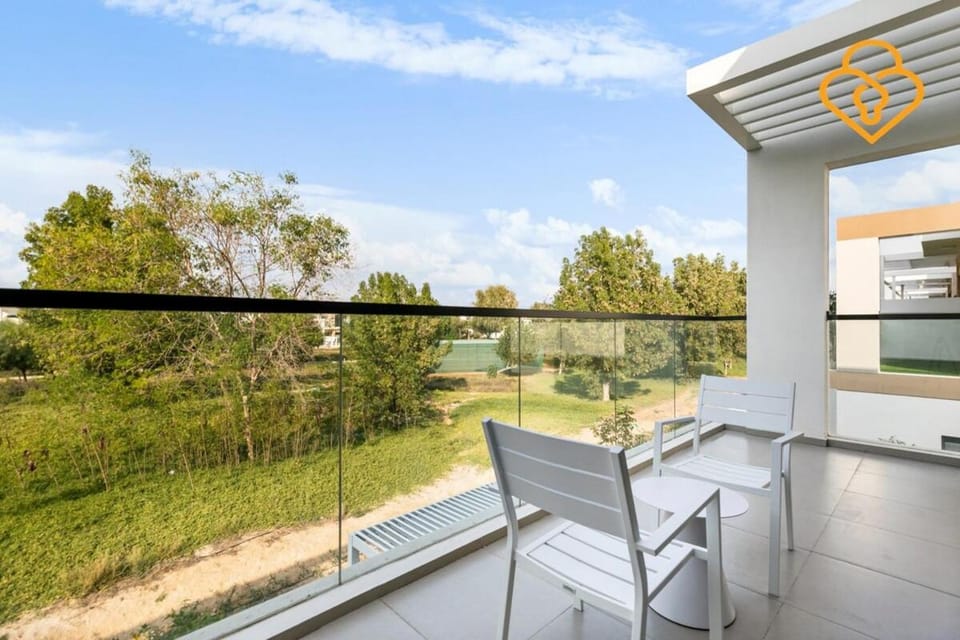 Keysplease 4BR, Nanny room, BBQ, Garden, Malibu Beach Access, Damac Hills Villa in Dubai
