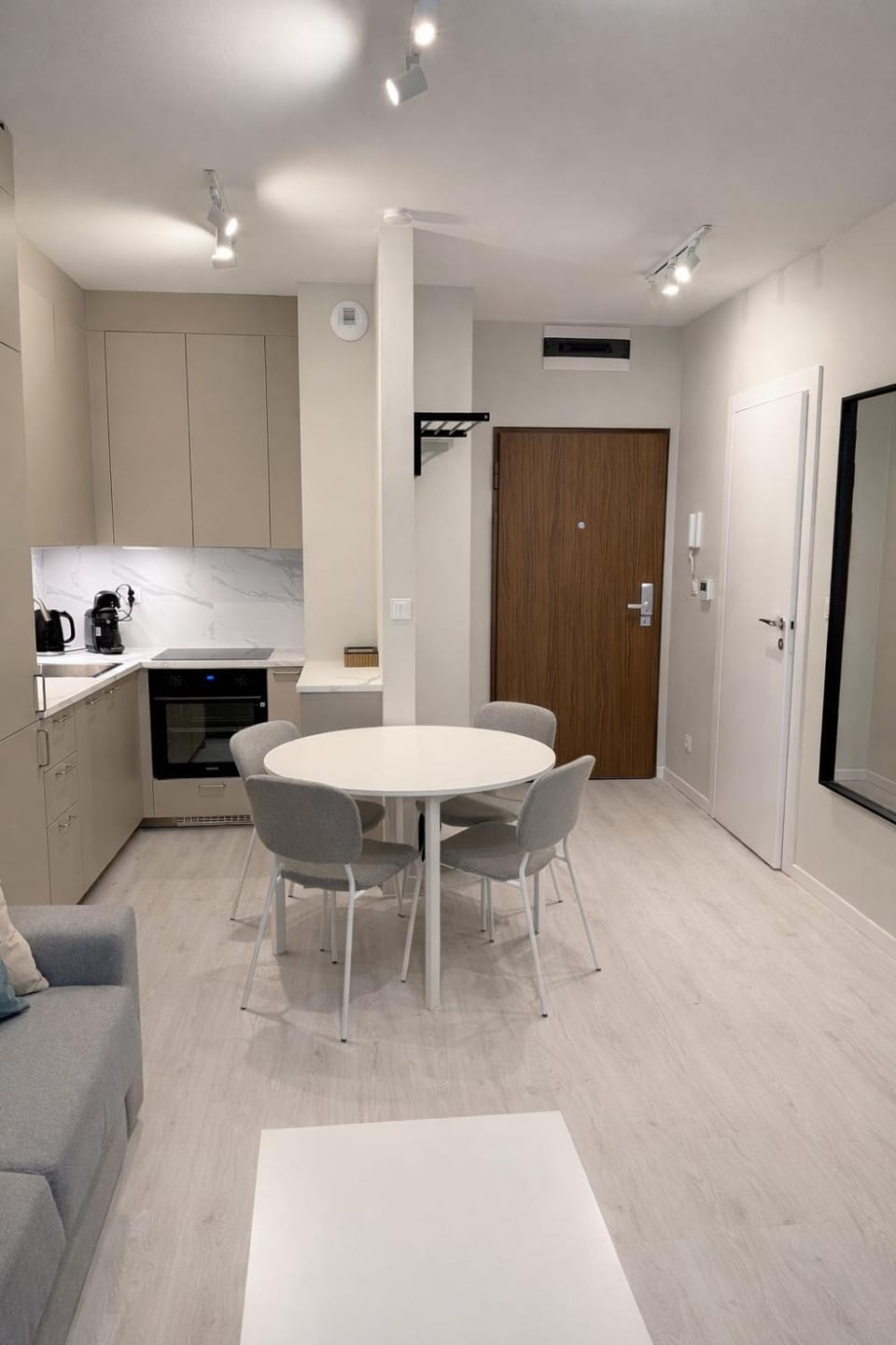 Kitchen or kitchenette, Living room, Seating area, Dining area, oven, stove