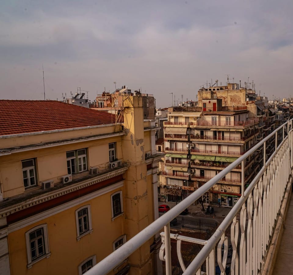 Property building, Nearby landmark, Day, Balcony/Terrace, Balcony/Terrace, City view