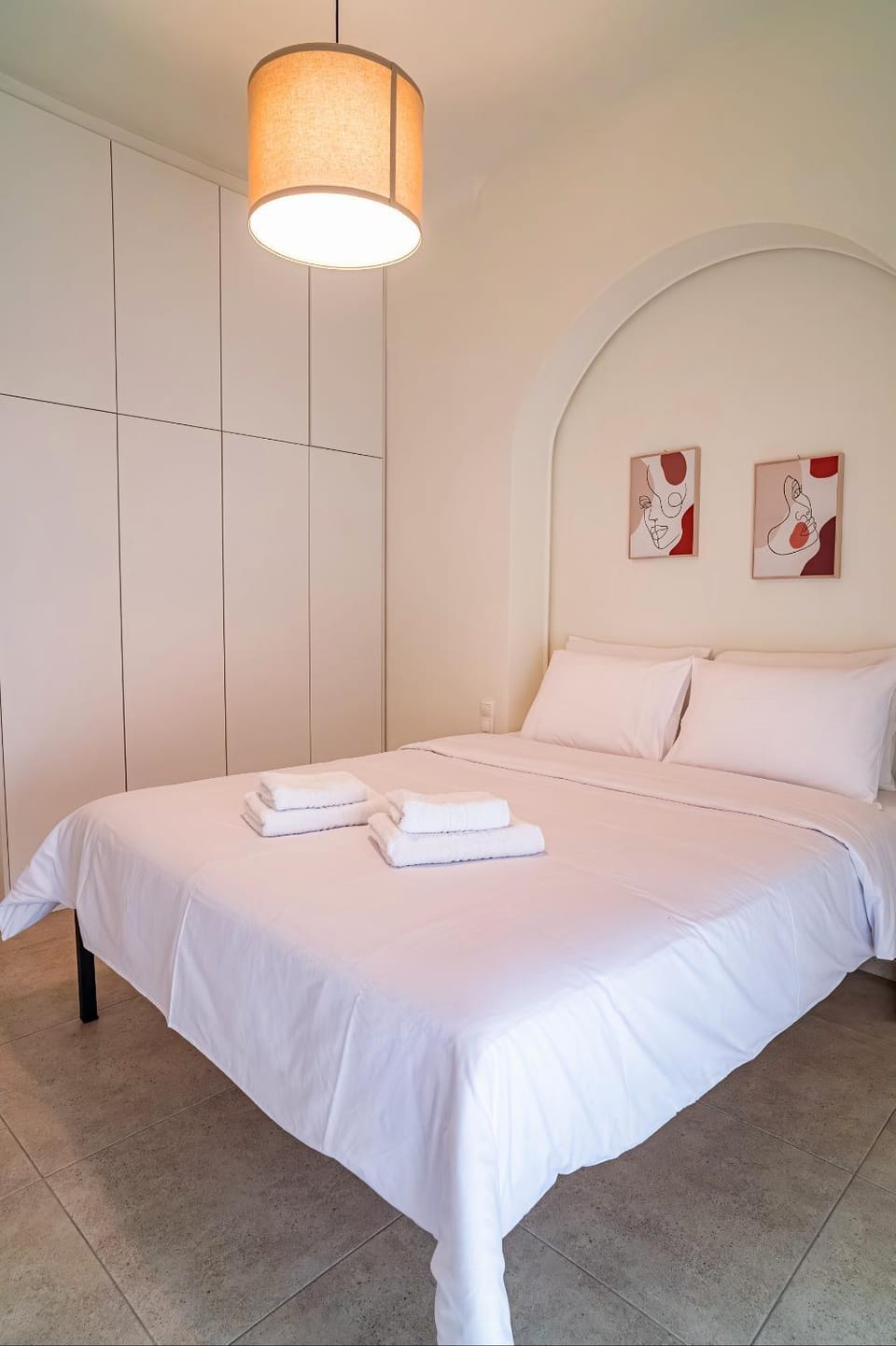 Bed, Photo of the whole room, Decorative detail, Bedroom, towels, wardrobe