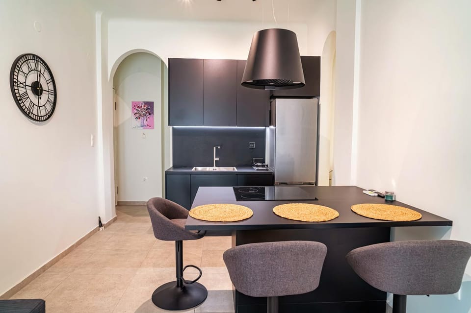 Kitchen or kitchenette, Living room, Photo of the whole room, Decorative detail, Seating area, Dining area