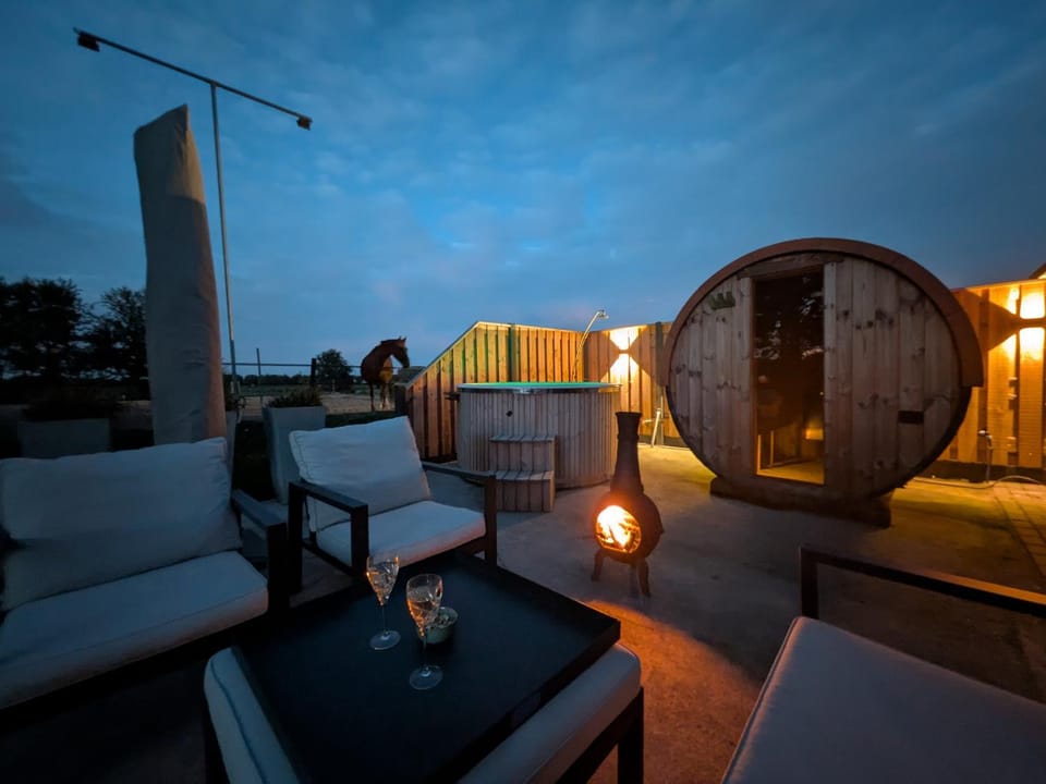 Hot Tub, Sauna, Balcony/Terrace, Lounge or bar, Spa and wellness centre/facilities, fireplace