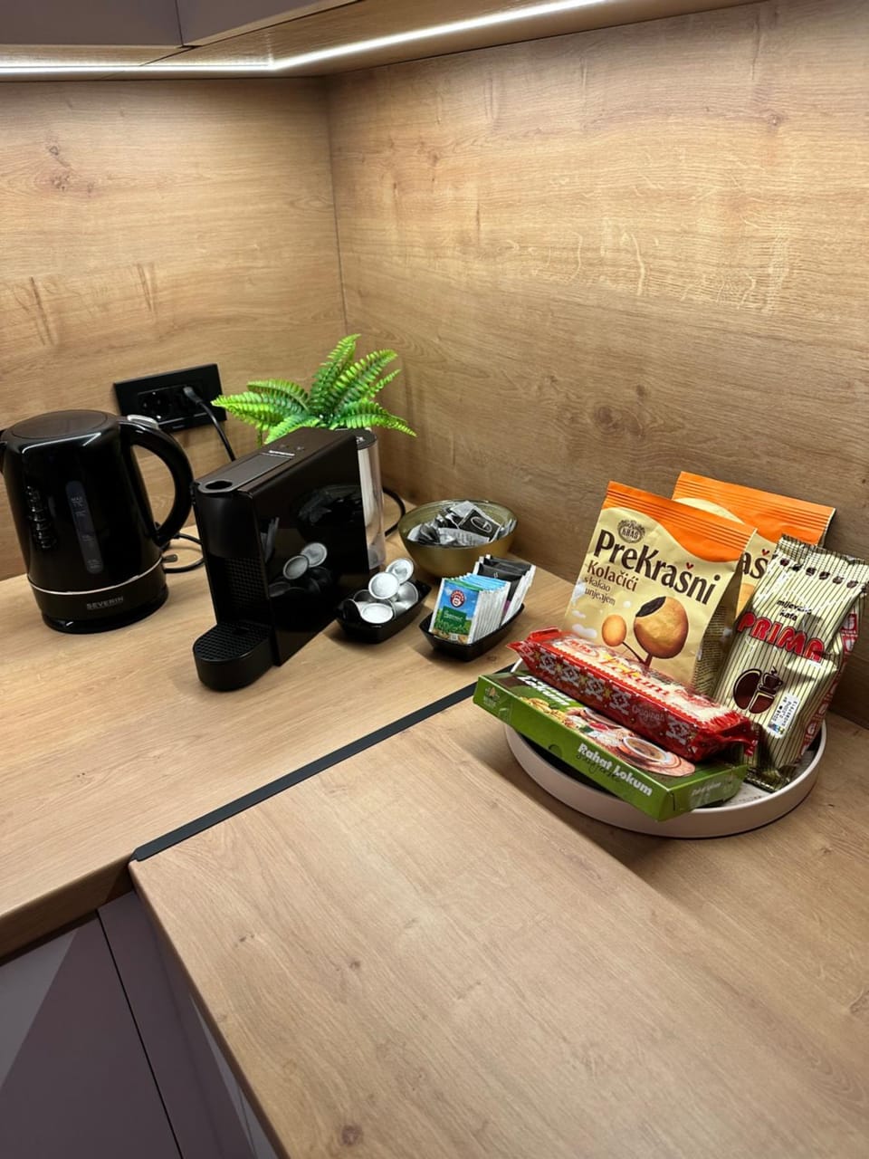 Coffee/tea facilities, Kitchen or kitchenette, Food and drinks, Food