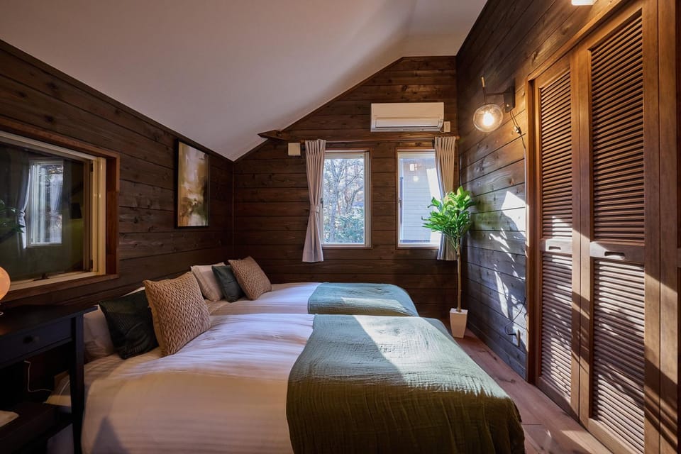 Bed, Bedroom, air conditioner