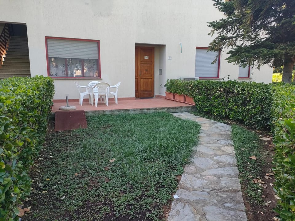 La Finestra Rossa Apartment in Campiglia Marittima