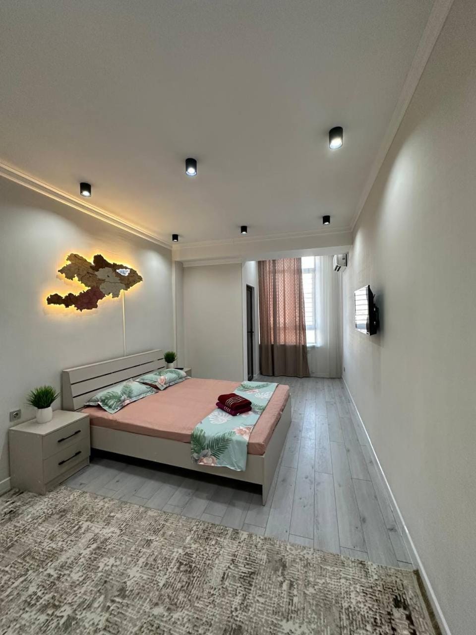 Bed, TV and multimedia, Bedroom