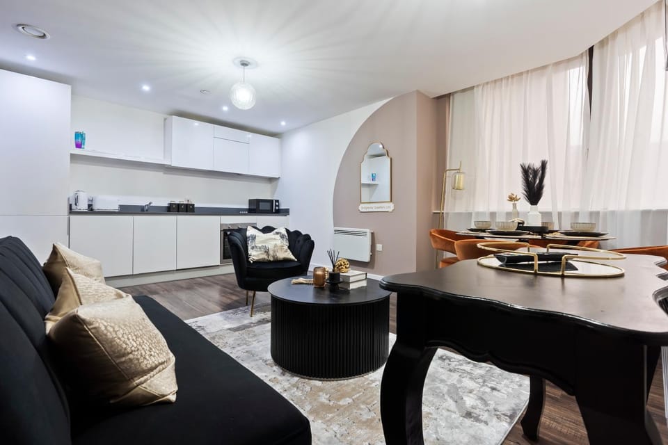 Kitchen or kitchenette, Living room, Seating area, Dining area