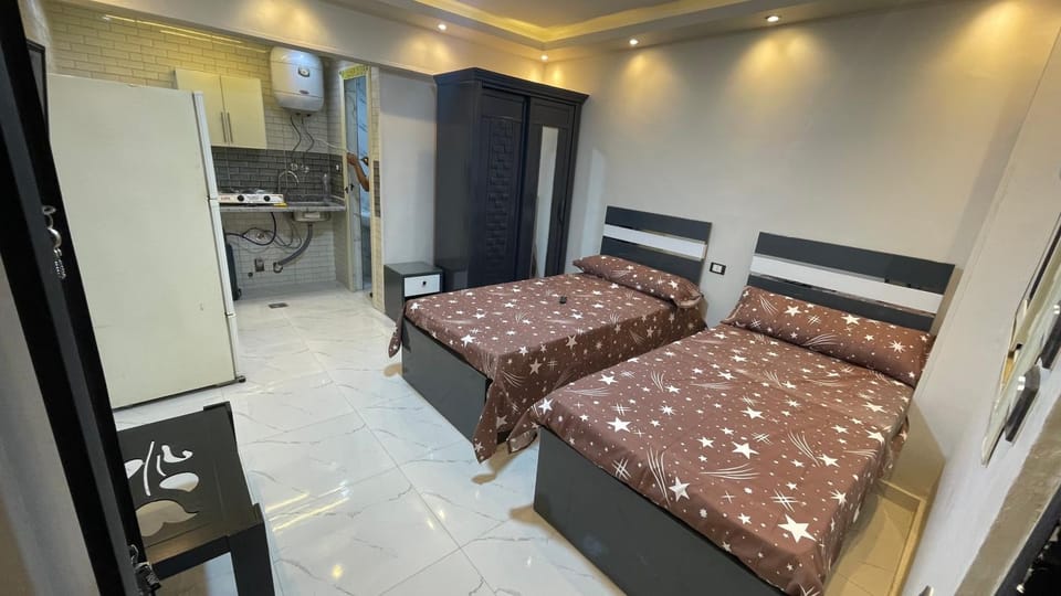 Bed, Kitchen or kitchenette, Bedroom