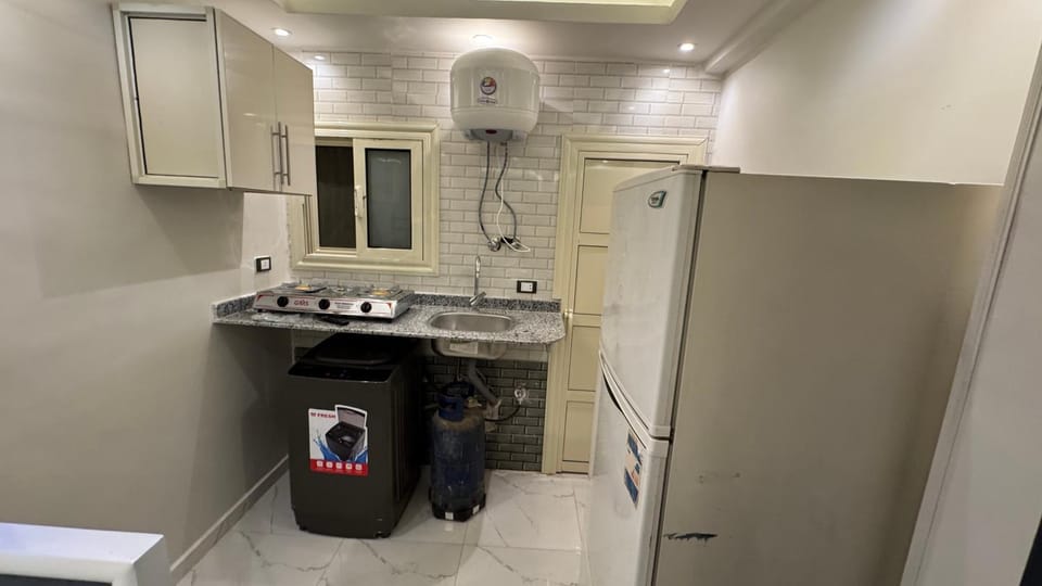 Kitchen or kitchenette, stove, washing machine