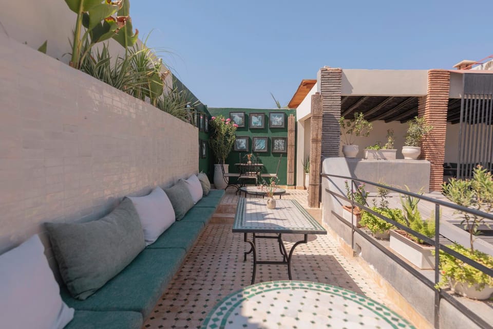 Restaurant/places to eat, Balcony/Terrace