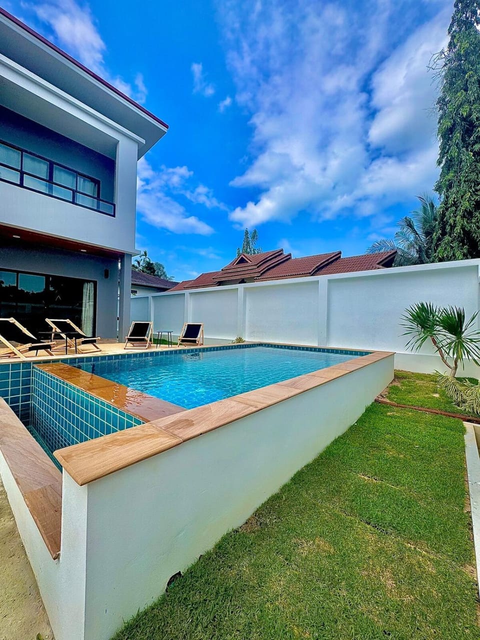 Pool view, Swimming pool, sunbed