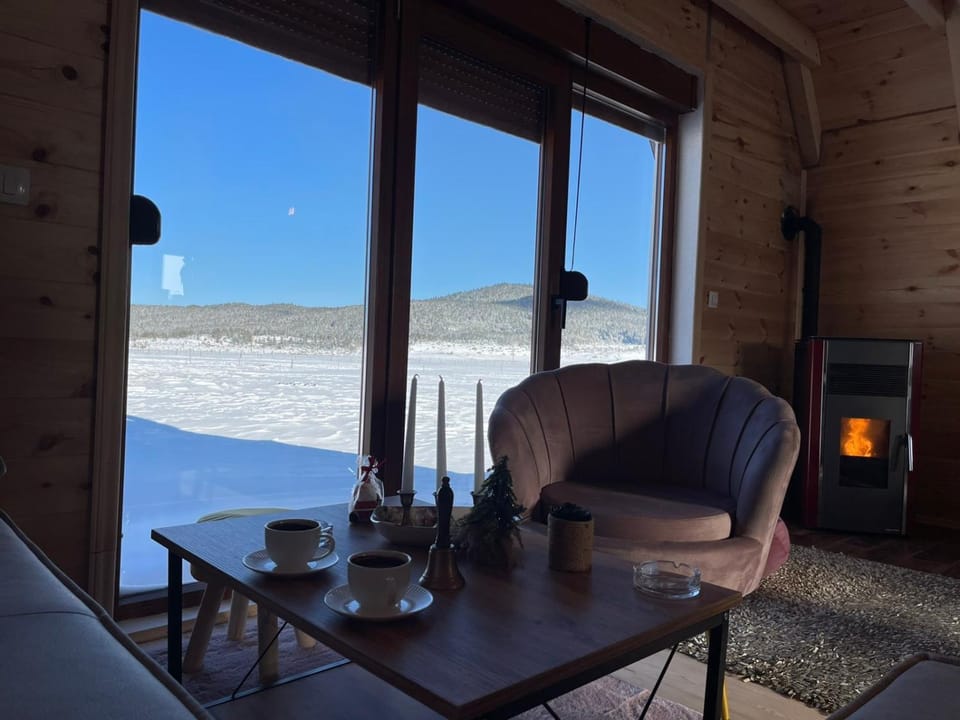 Natural landscape, Winter, Coffee/tea facilities, Living room, Seating area