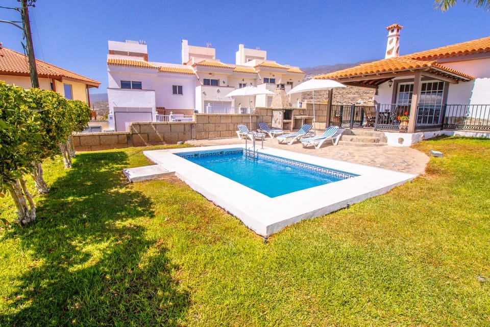 Property building, Patio, Garden, Garden view, Pool view, Swimming pool, sunbed