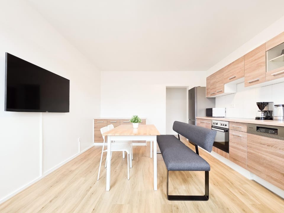 TV and multimedia, Coffee/tea facilities, dishwasher, microwave, oven, stove, kitchen