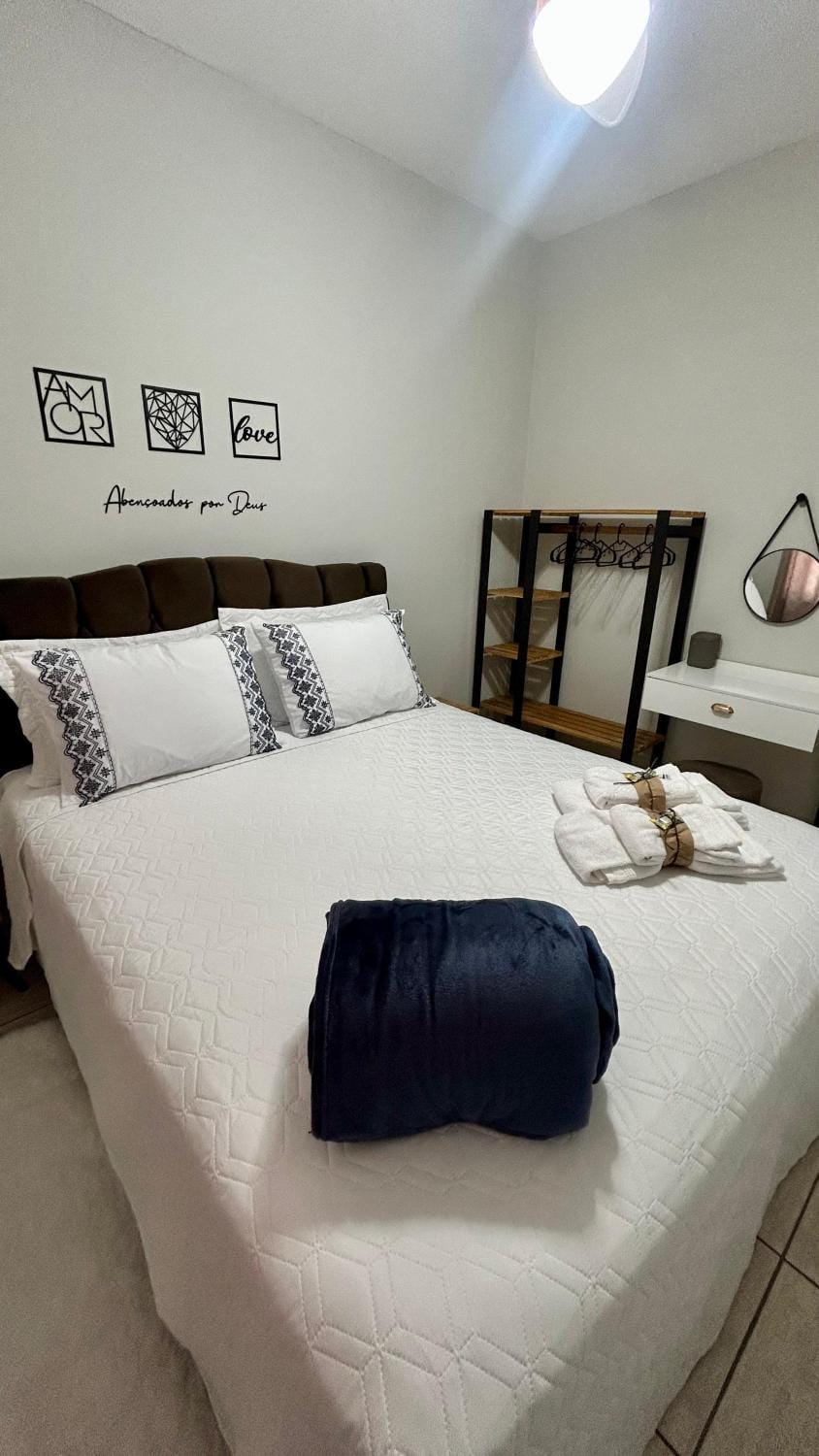 Bed, Photo of the whole room, towels
