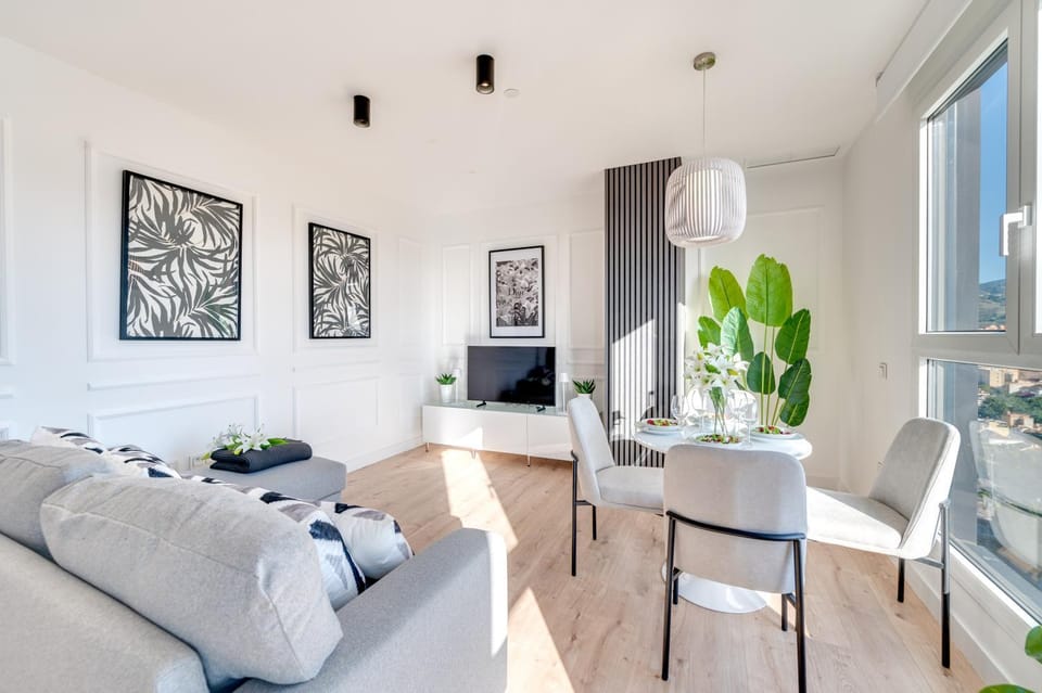 Communal lounge/ TV room, Dining area