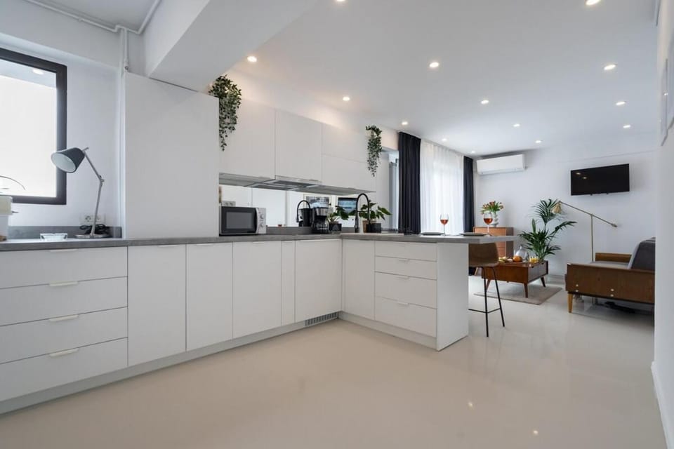 Modern 2BR Apartment - Dorobanti View Apartment in Bucharest