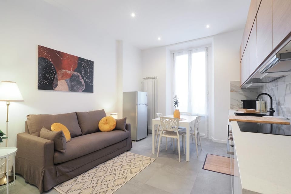 TV and multimedia, Kitchen or kitchenette, Living room, Dining area, oven, stove