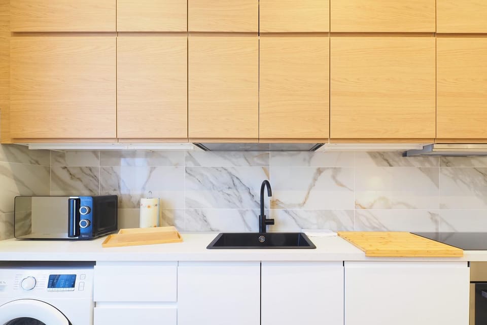 Kitchen or kitchenette, stove, washing machine