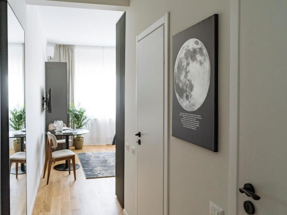 Sunny Studio - Top Location - Charming Balcony Apartment in Bucharest