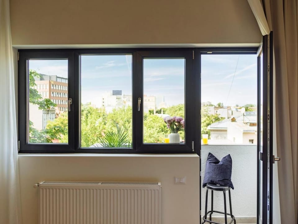 Sunny Studio - Top Location - Charming Balcony Apartment in Bucharest