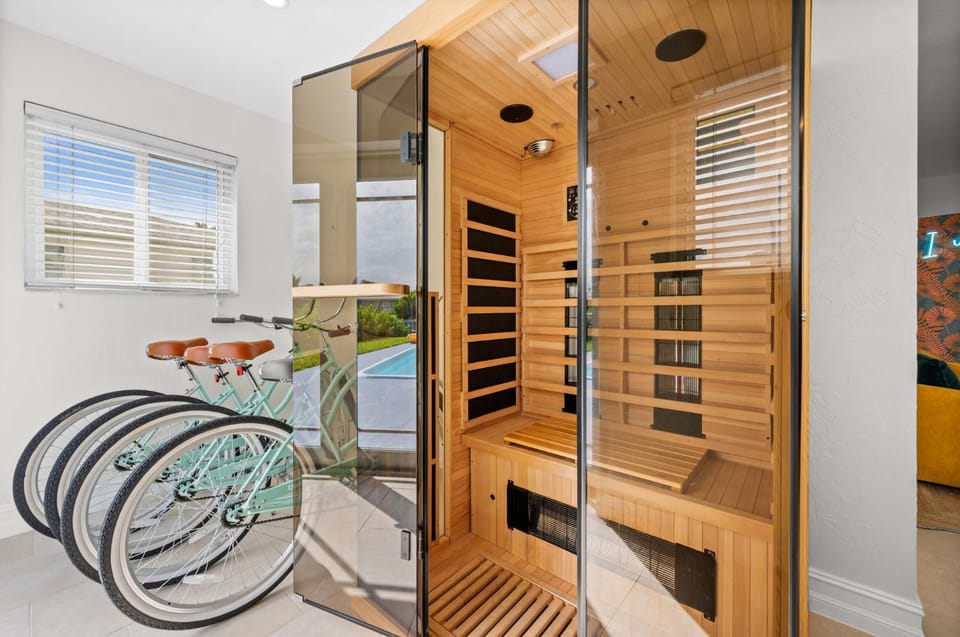 Casa Azul - Waterfront Villa with Pool & Dock Villa in Marco Island