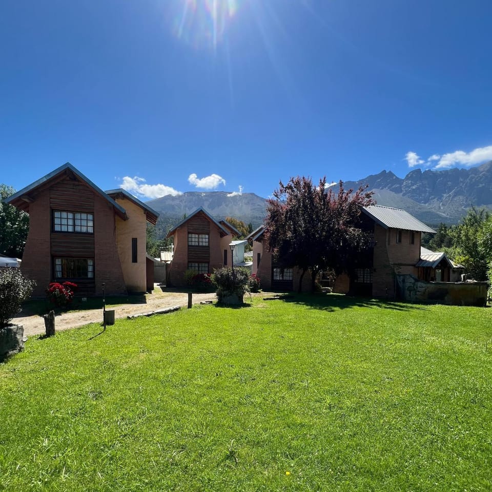 Property building, Natural landscape, Garden, Garden view, Mountain view