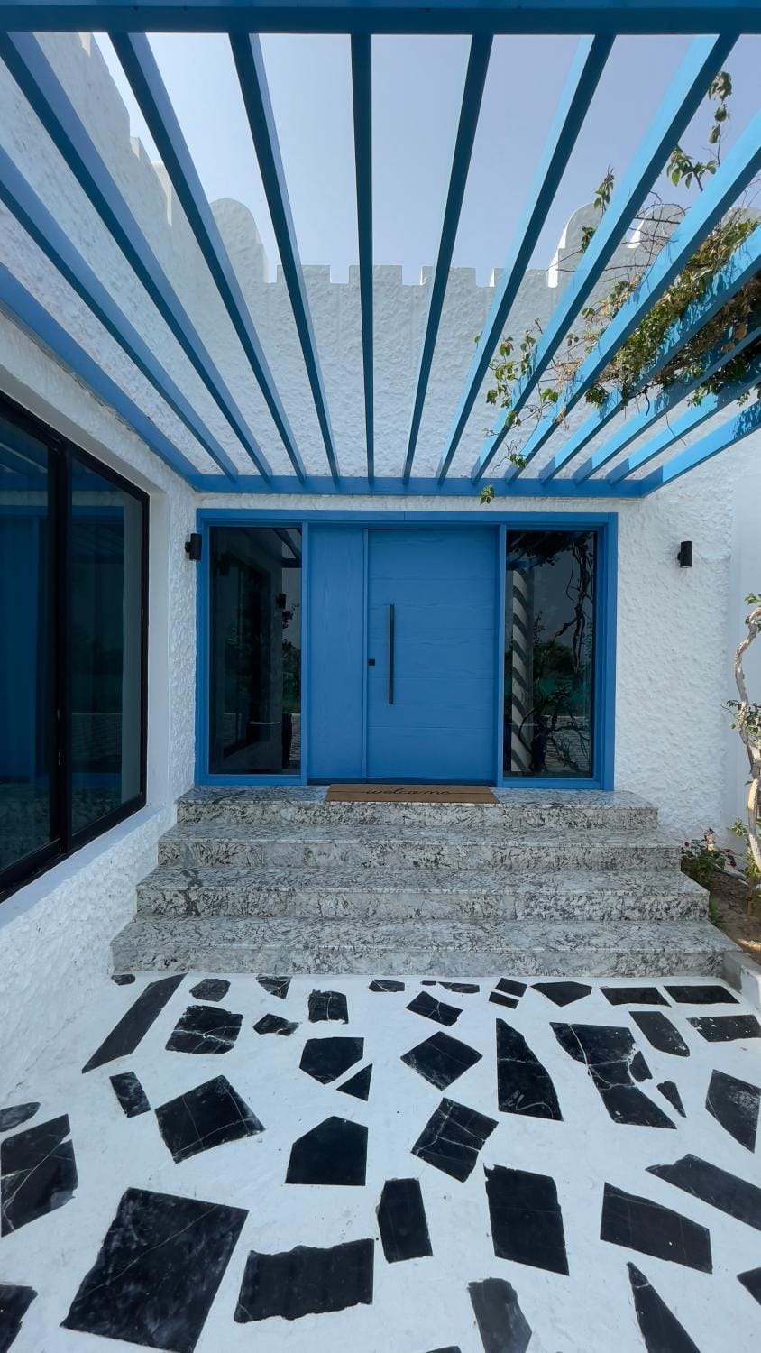 Facade/entrance