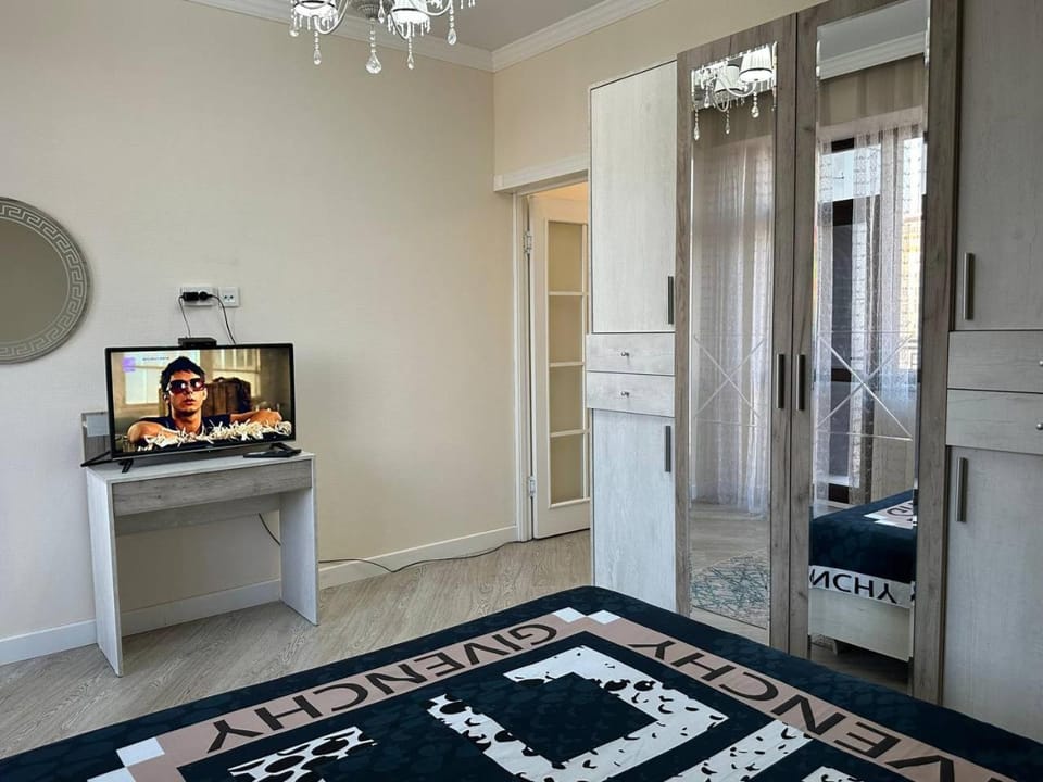 Bed, TV and multimedia, Bedroom, wardrobe