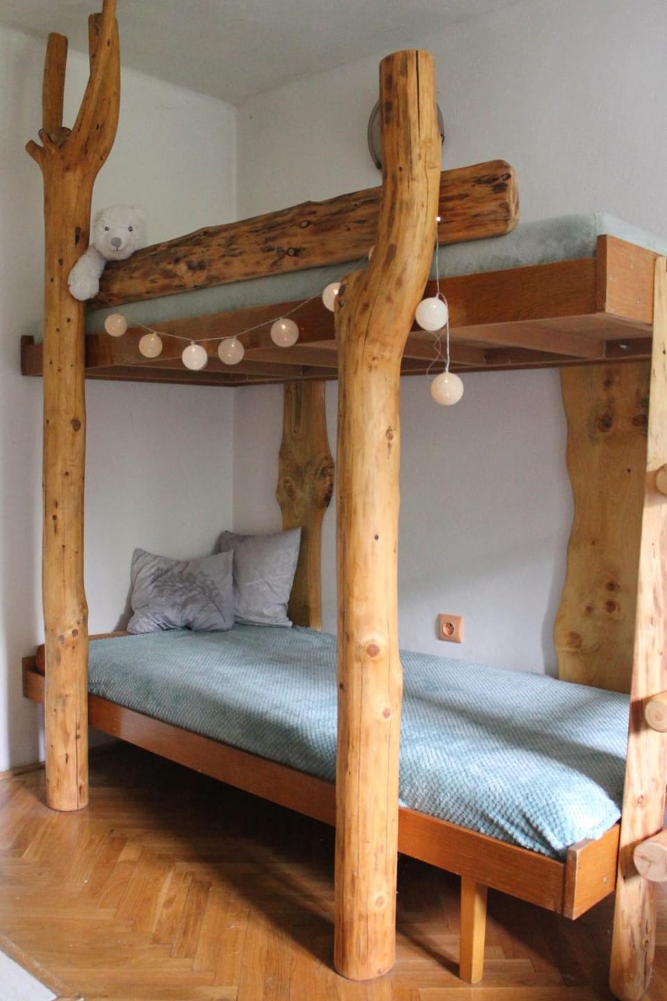 Bed, bunk bed