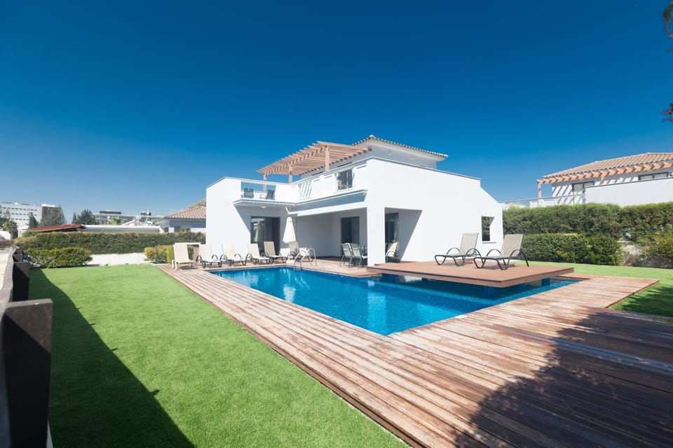 Property building, Garden, Swimming pool, sunbed