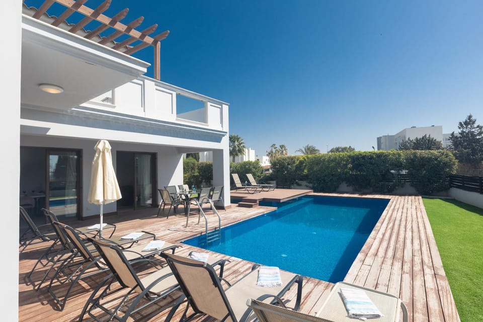 Garden, Balcony/Terrace, Swimming pool, sunbed