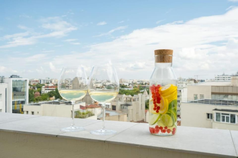 Stunning Views 2BR Flat - Top Location - Terrace Apartment in Bucharest