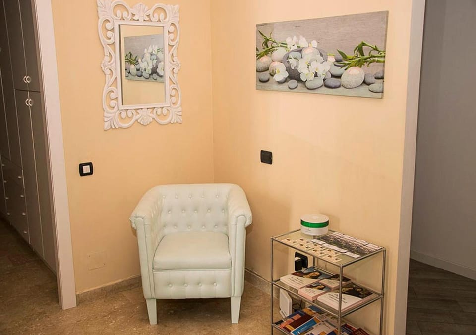 Communal lounge/ TV room, Lobby or reception, Other, Decorative detail, Area and facilities