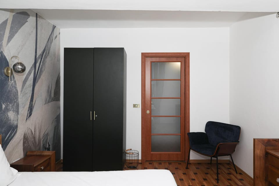 Bedroom, wardrobe
