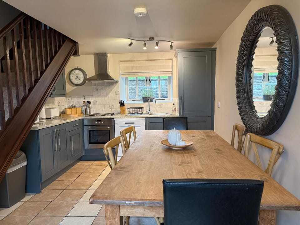 Dining area, kitchen