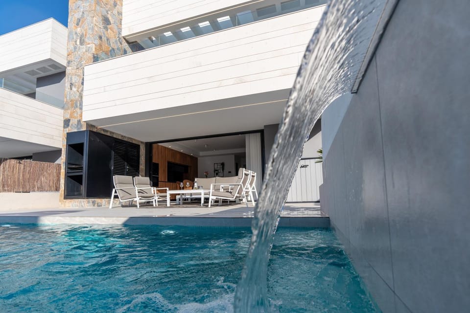 Swimming pool, Swimming pool