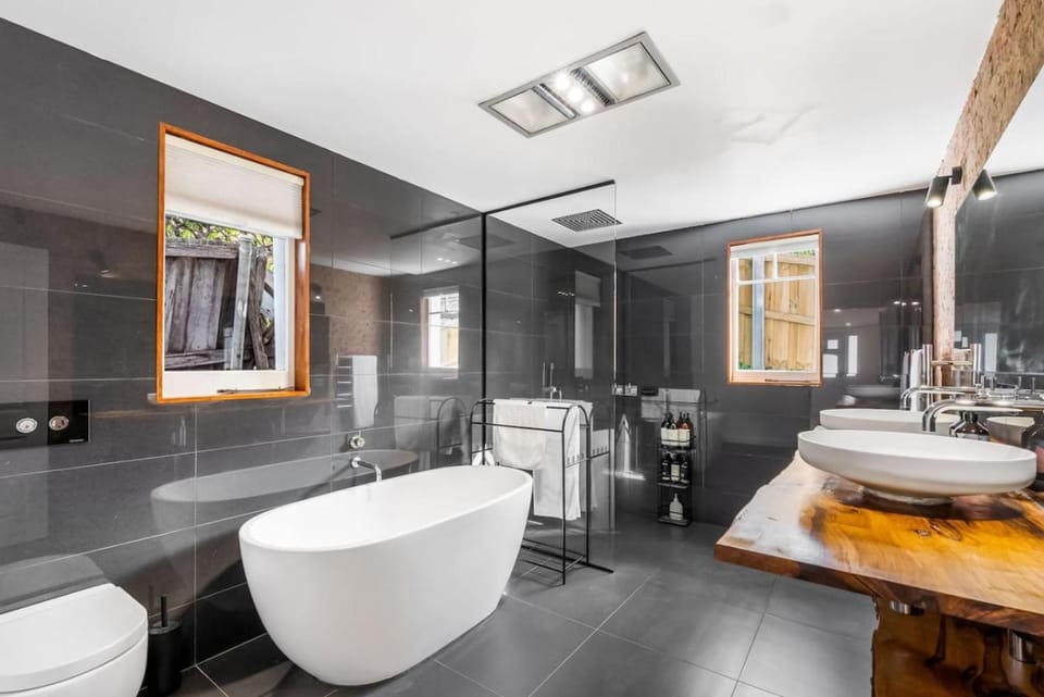 3 Bedroom House - Free Parking House in Tasmania