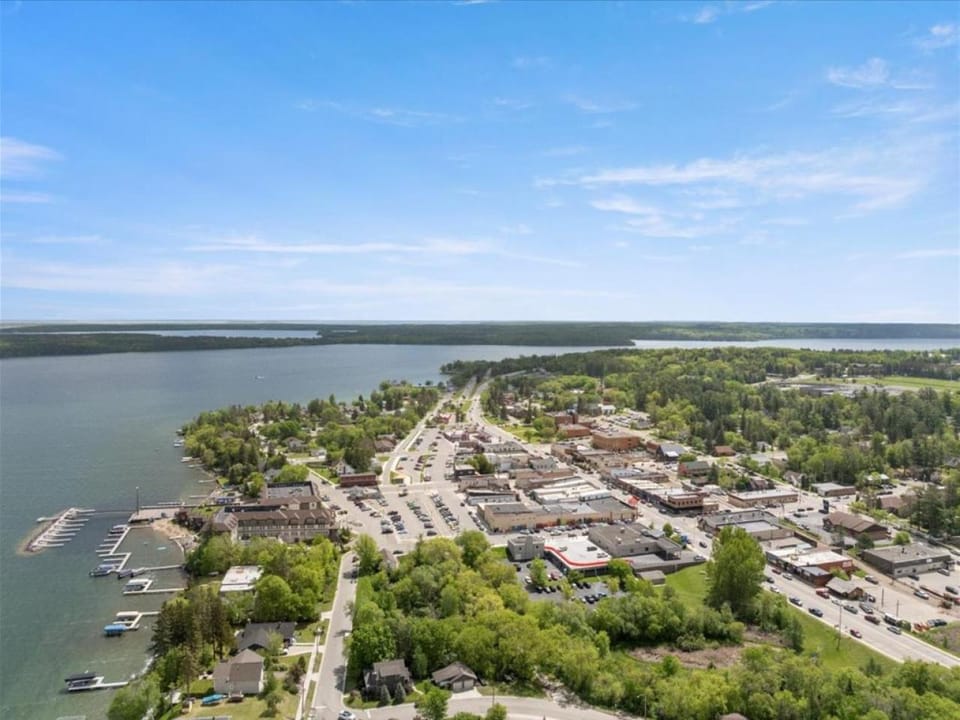Neighbourhood, Bird's eye view, City view, Lake view, Location