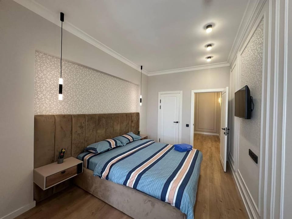 Bed, TV and multimedia, Bedroom, wardrobe