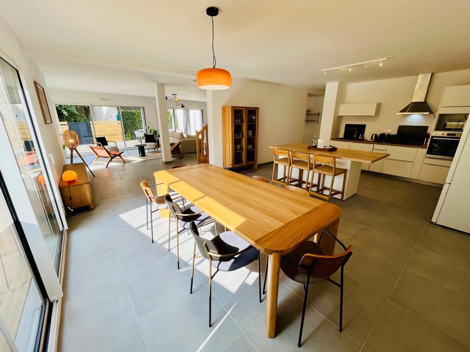 Kitchen or kitchenette, Living room, Dining area, oven, stove