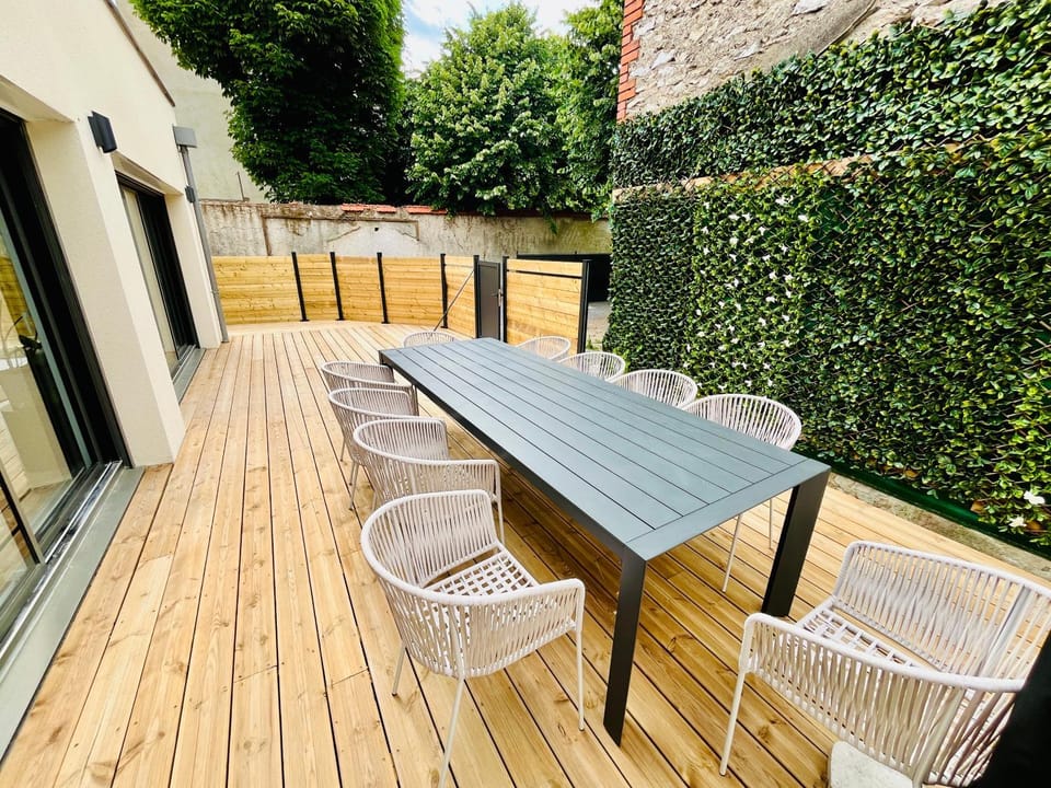 Patio, Day, Balcony/Terrace, Dining area